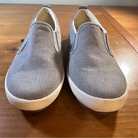 Taos Gray Slip-On Dandy Sneakers - Size 8.5 - Picture 2 of 8